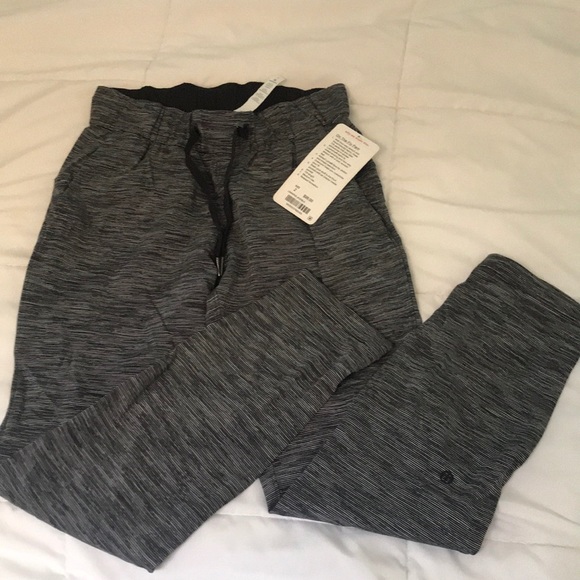 lululemon athletica Pants - 🚨SALE 🚨Lululemon on the fly pant size 2
